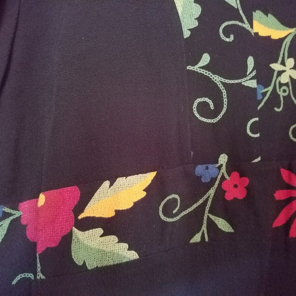 Josephine Chaus Black Top w/ Colorful Detail XL - Picture 3 of 6